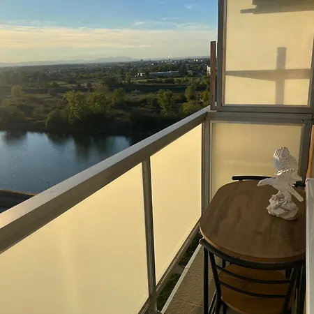 Luxusny Vah منزل للإقامة *